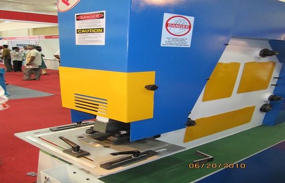 Máquina hidráulica do Ironworker do perfurador & da tesoura, corte de máquina 25mm de pólo claro máximos