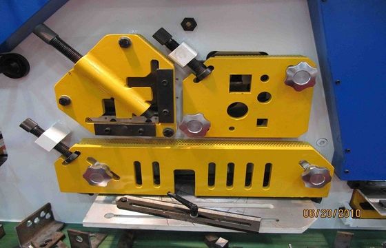 Máquina hidráulica do Ironworker do perfurador & da tesoura, corte de máquina 25mm de pólo claro máximos