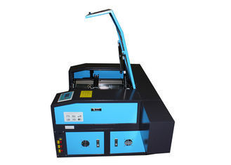 Máquina de gravura do corte do gravador do laser do CO2 do ofício da arte com o tubo do laser 50w
