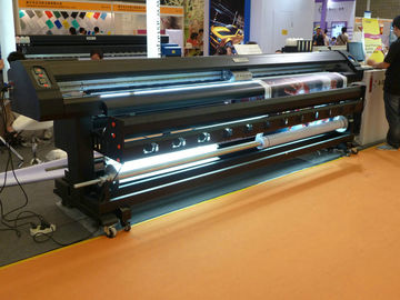A impressora solvente 77802L do grande formato de 4 cores dobra tomado partido para a bandeira do cabo flexível